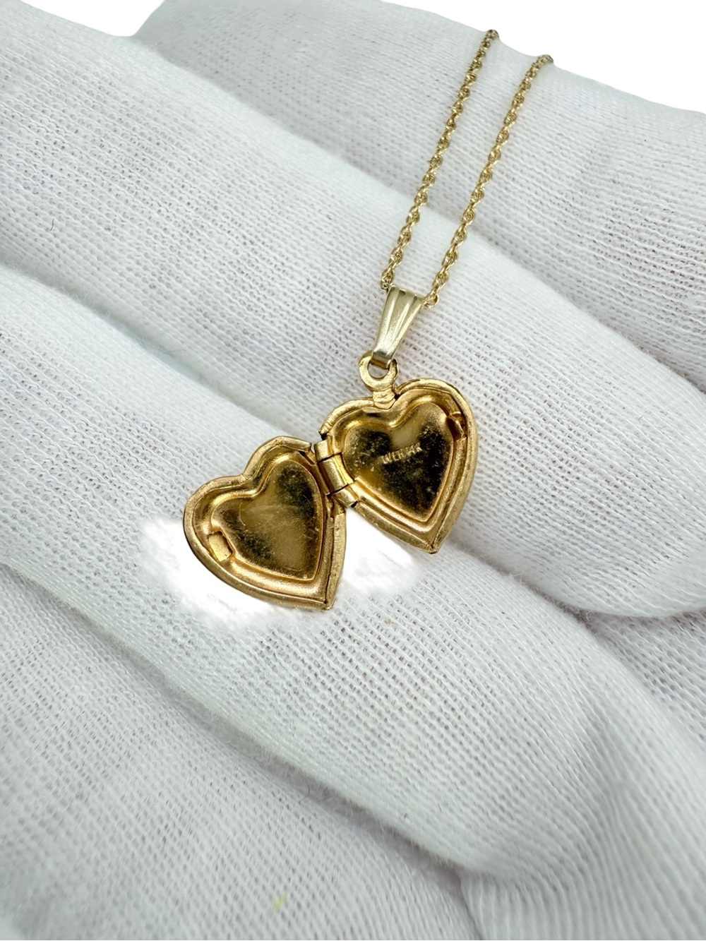 Vintage 14k Solid Gold Heart Locket Necklace Engraved Flower - Picture 3 of 16